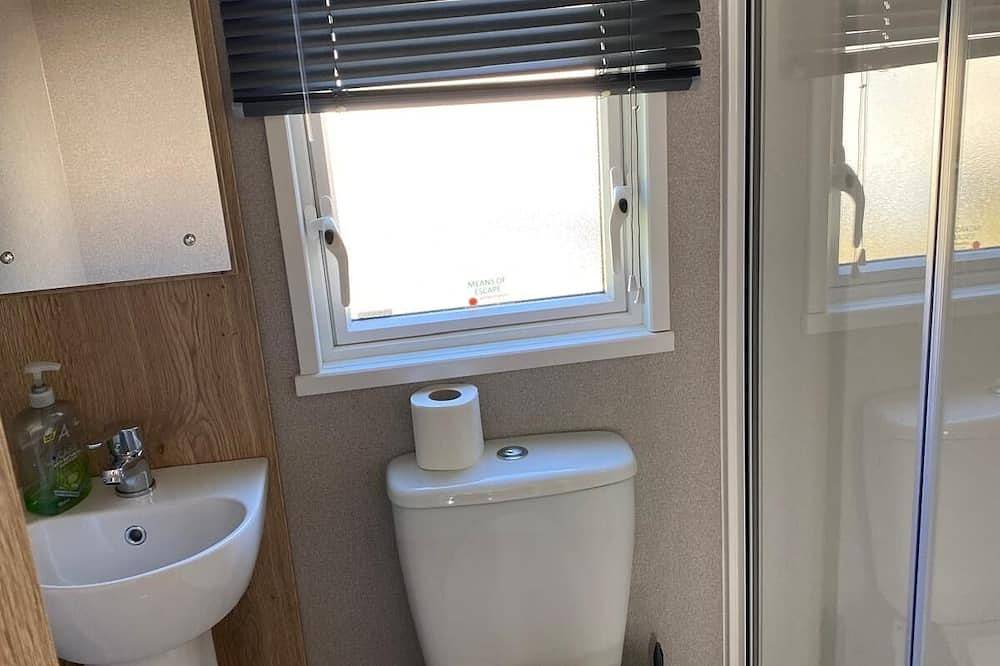 Coghurst Hall Holiday Home Sleeps 6, 2 bedrooms in Guestling, Sussex Est