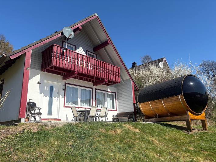 Ferienhaus für 6 Personen, mit Balkon und Garten sowie Sauna und Seeblick in Kirchheim