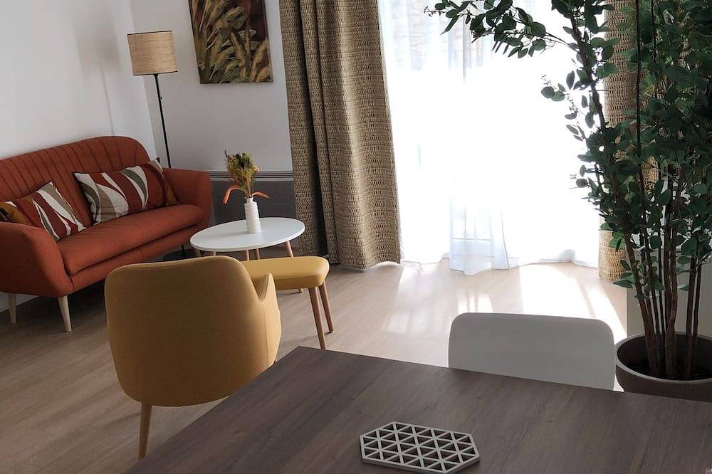 Appartement entier, Appartement T2 avec chambre et salle de bain in Gleizé, Beaujolais