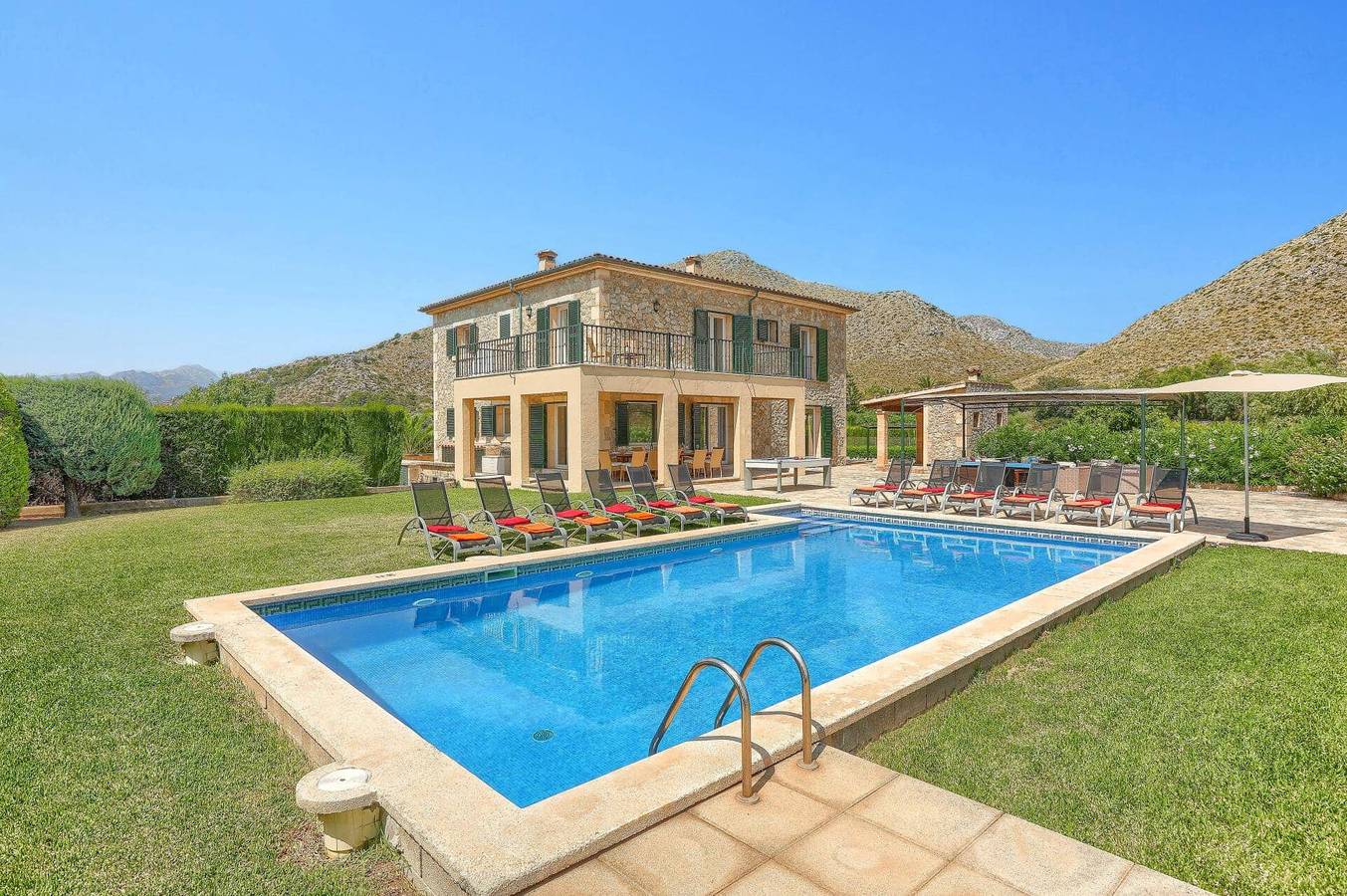 Vacation Rental for 12 Guests in Playa del Port de Pollença, Pollença