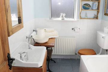 Cottage for 5 People in Castlebar, Lough Conn, Photo 4