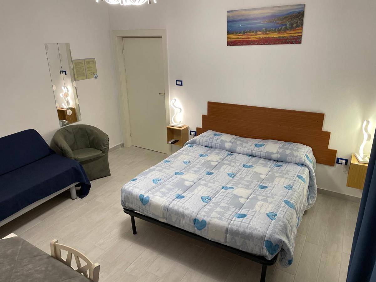 Double Room with Private Bathroom in Venere Mare, Giulianova (Commune)
