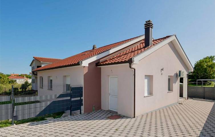 Ferienhaus für 10 Personen, mit Terrasse und Pool - 1