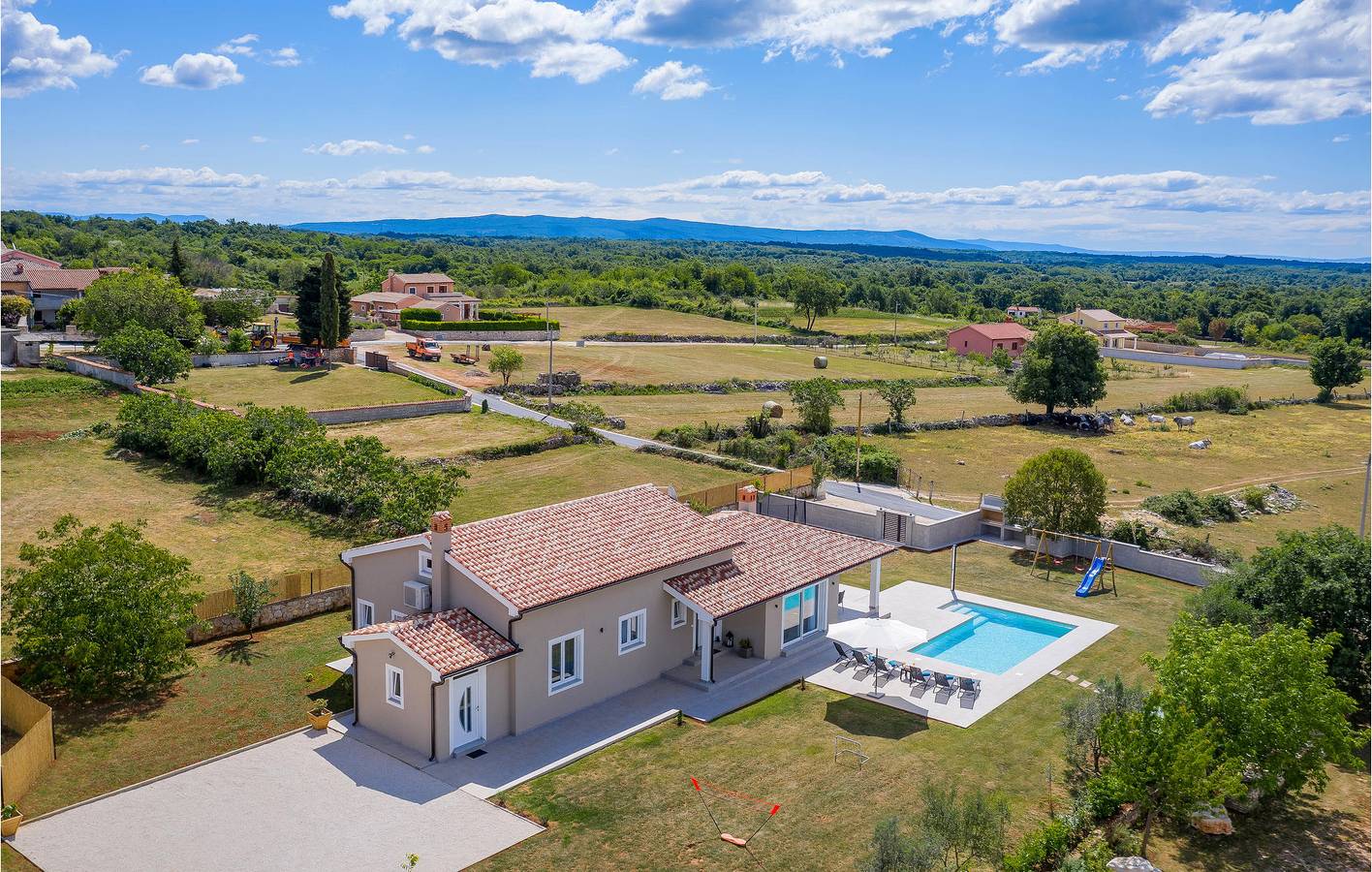 Geräumige Ferienwohnung mit Pool und Terrasse, 300 m zum Restaurant | WLAN & Parkplatz in Barban, Südküste Istrien
