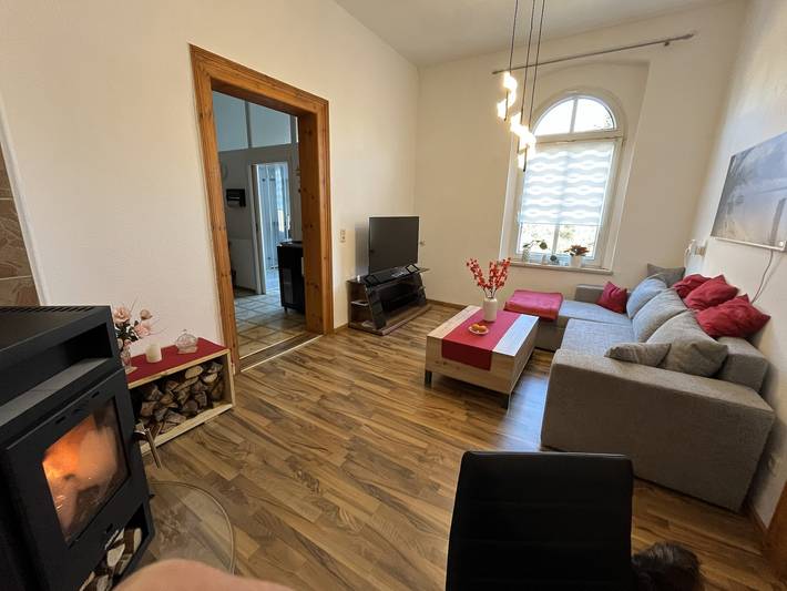 Entire apartment, Apartment 'Haus Silky' with Private Pool, Garden, and Ev Charging Station in Weida, Greiz region
