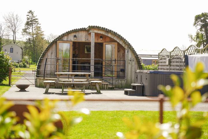 Glamping for 4 people, with Garden in Wales