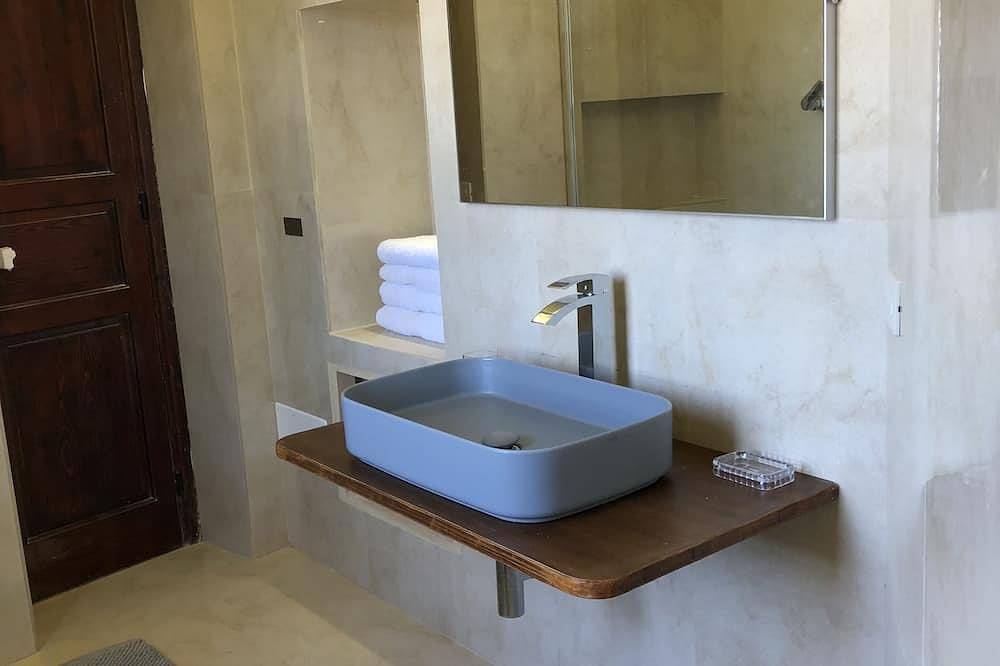 Villa with terrace on the coves of Scalo Cavallo in Cala Rossa (Favignana), Favignana