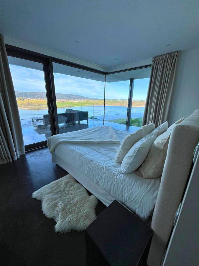 Appartement entier, Le Nordic 4 pers - vue imprenable sur un lac dans le Haut-Jura in Grande-Rivière, Parc naturel régional du Haut-Jura