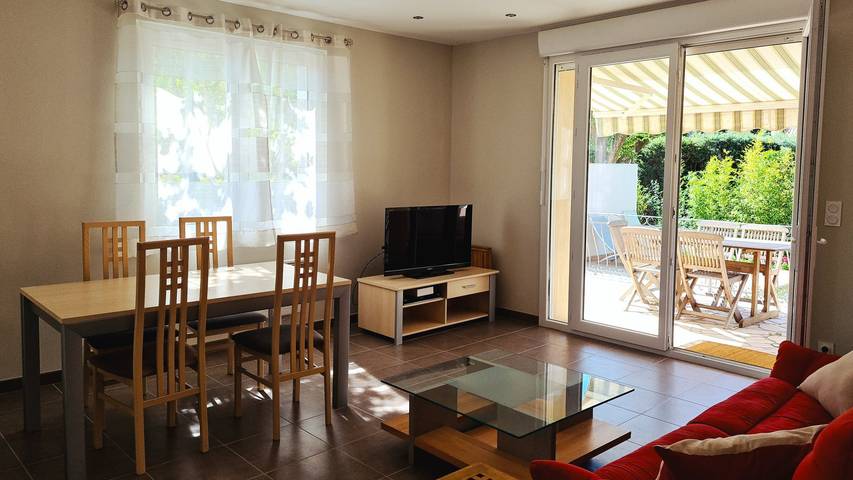 Location de vacances pour 6 personnes, avec jardin ainsi que piscine et balcon à Saint-Quentin-la-Poterie - 4