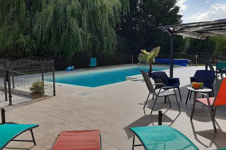 Location de vacances pour 15 personnes, avec Terrasse et Jardin à Sorigny