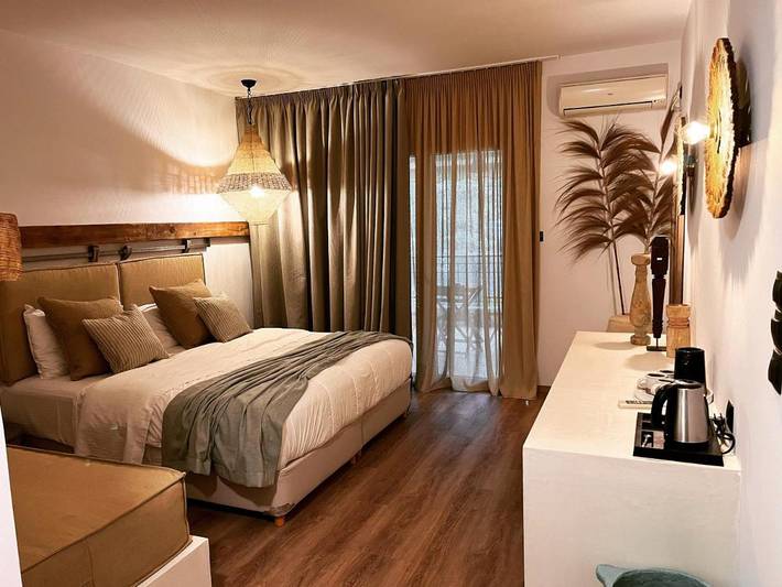 Appart’hôtel pour 4 personnes, avec Balcon et Terrasse ainsi que Jardin et Piscine