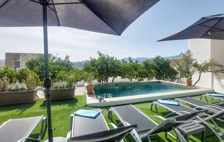 Location de vacances pour 10 personnes, avec terrasse ainsi que jardin et piscine, animaux acceptés à Algodonales - 4