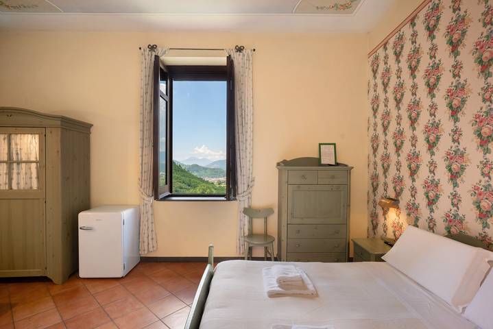 Farmhouse 'Camere Familiari' with Mountain View, Wi-Fi and Air Conditioning in Fisciano, Salerno Provinsen