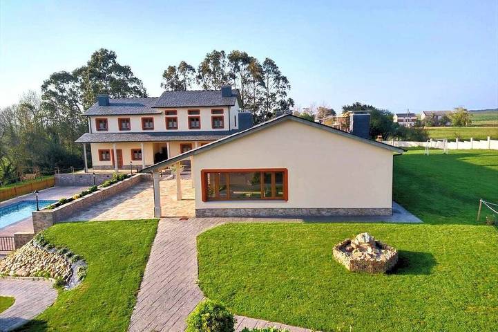 Ferienwohnung für 5 Personen, mit Balkon und Garten sowie Pool - 1