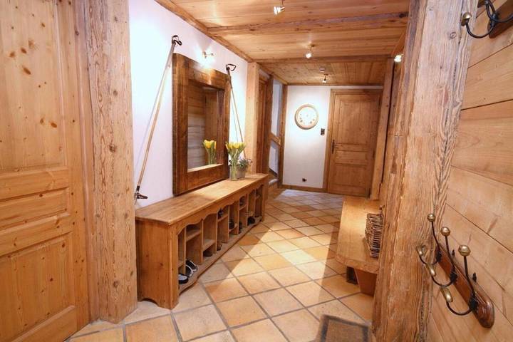 Gîte pour 14 personnes, avec Balcon ainsi que Jardin et Piscine à Essert-Romand - 2