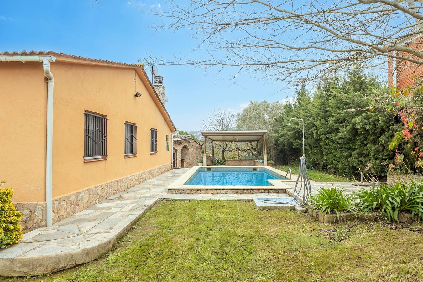 Villa 'Casa Raymond' con vistas a la montaña, piscina privada y Wi-Fi in Massanet de la Selva, Costa Brava