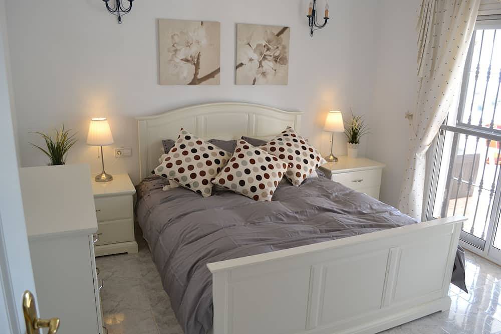 Luxury holiday villa with private swimming pool in a beautiful, peaceful setting in Mondrón, Periana