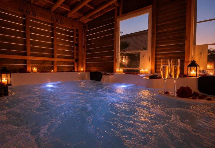 Gîte pour 2 personnes, avec Jacuzzi et Terrasse ainsi que Jardin et Piscine à Marigny-Brizay - 2