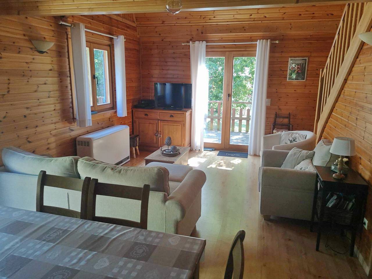 Schönes 8-Personen-Ferienhaus mit Sauna in den belgischen Ardennen bei Biron in Érezée, Luxemburg Provinz