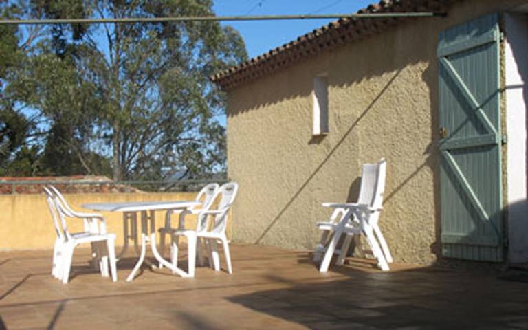 Gîte pour 4 personnes, avec piscine ainsi que jardin et terrasse à Hyeres - 4