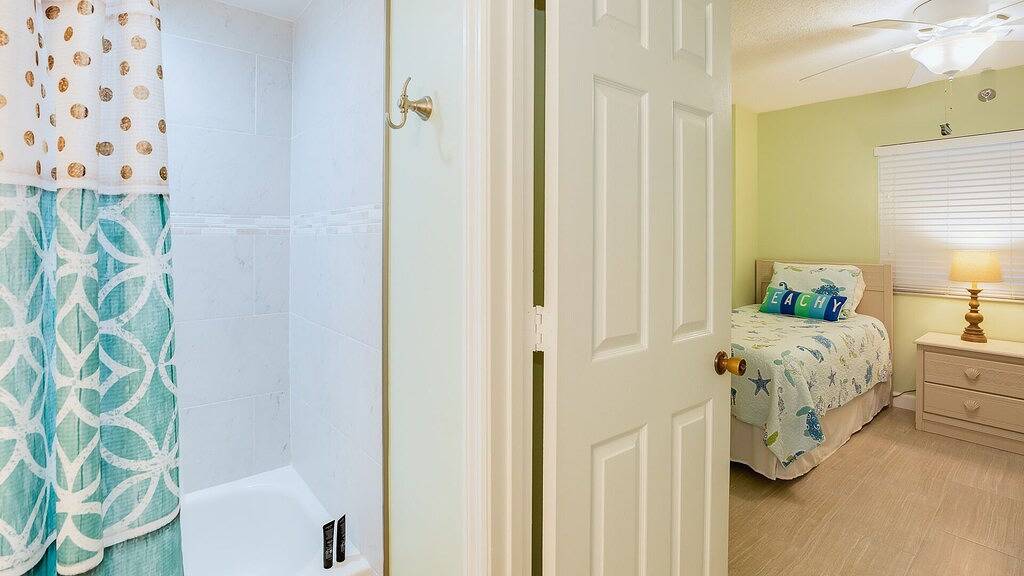 Ganze Wohnung, Atemberaubende 2 Schlafzimmer Oceanfront Suite mit herrlichem Blick in Tavernier, Monroe County