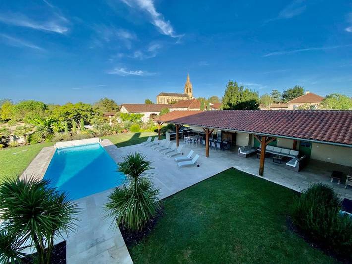 Location de vacances pour 11 personnes, avec Balcon et Terrasse ainsi que Jardin et Piscine à Goux (Gers)