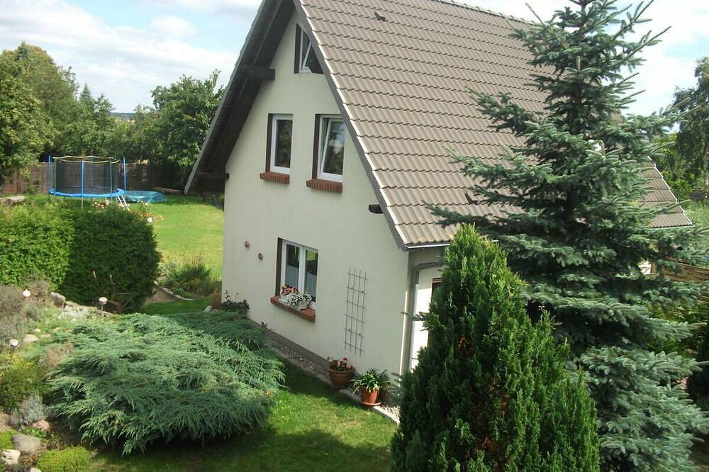 Komfortables Ferienhaus mit Terrasse in der Mecklenburgischen Seenplatte in Grabowhöfe, Mecklenburgische Seenplatte