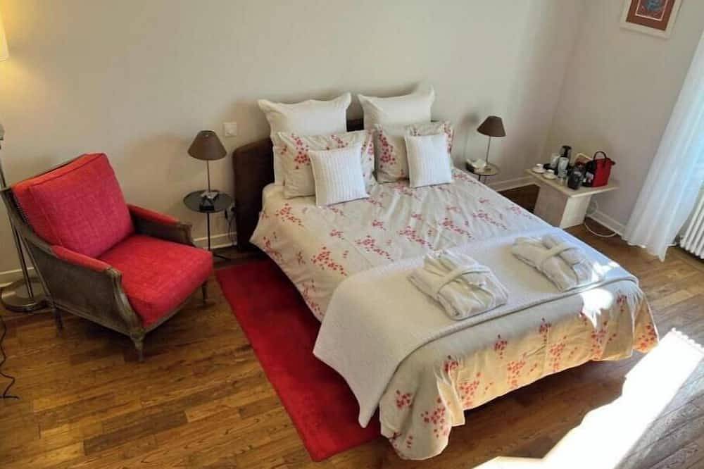 Appartement entier, Ancien Haras de la Tour Chambre Le Parc in Lamothe-Landerron, Région de Langon