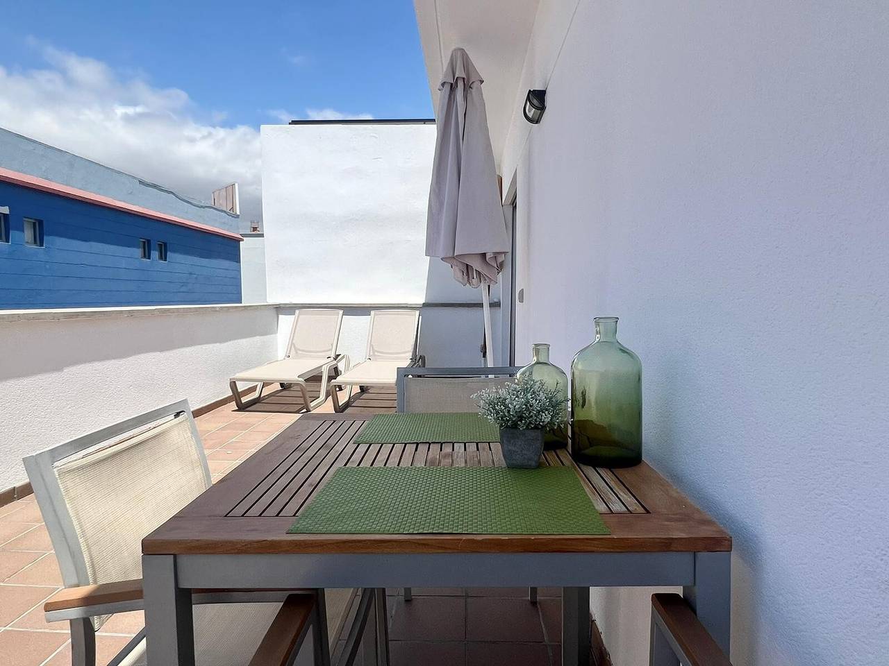 Appartement entier, Vacances 'Sol Y Mar' avec vue sur la mer, Wi-Fi et climatisation in Arguineguín, Grande Canarie du Sud