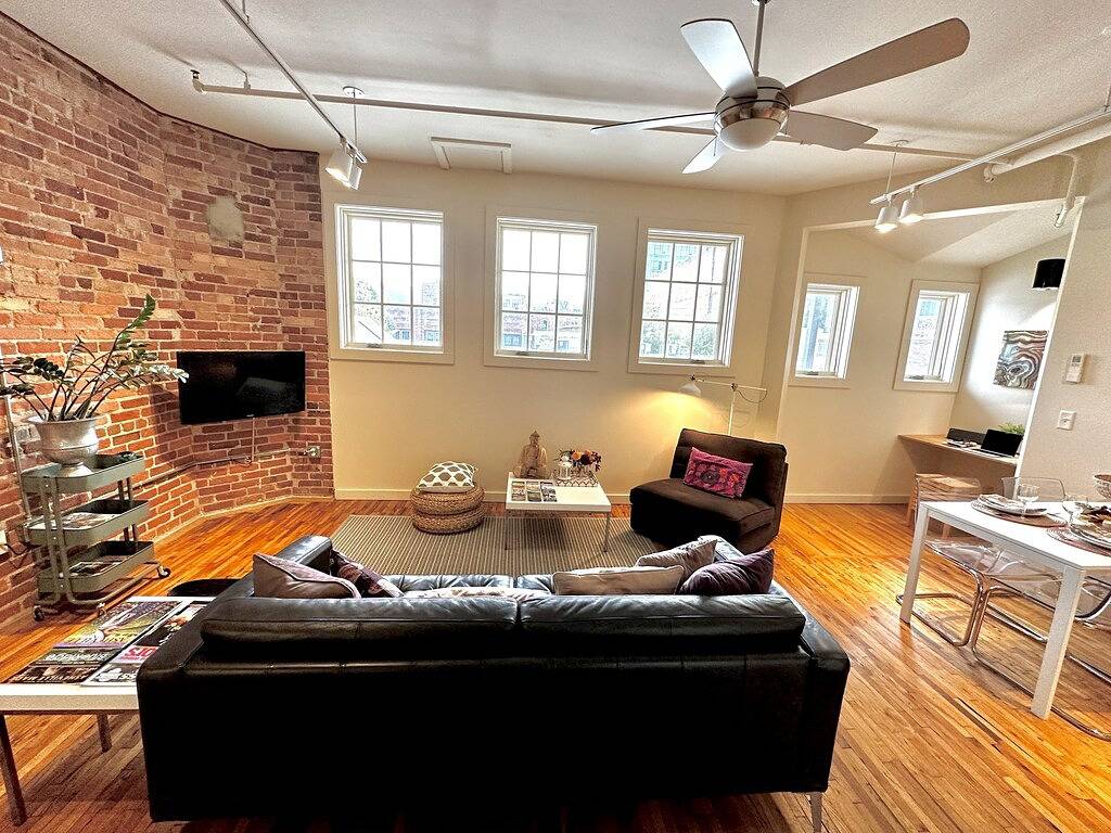 Ganze Wohnung, Luxus-Loft in der Innenstadt von Asheville: Schick, zentral, mitten im Vergnügen! in Blue Ridge Parkway, Asheville