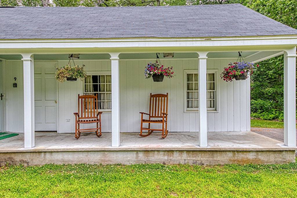 Charmantes Haus w / Deck, Kinderbett, Hof - 1 Hund Ok, zu Fuß zum Strand in Kennebunk, York County
