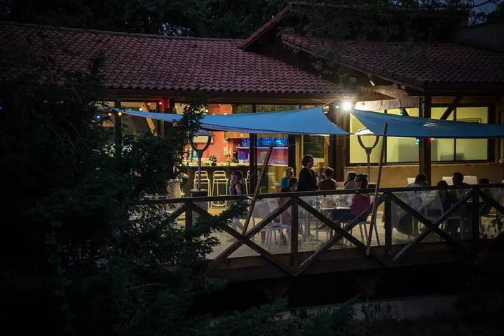 Camping für 6 Personen, mit Terrasse in Midi-Pyrenäen - 4