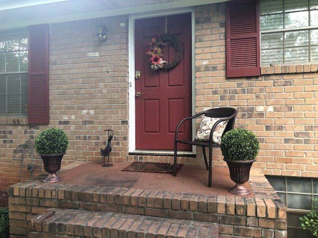 Kozy Kennesaw home near Ksu and Lakepoint Sports in Cobb County