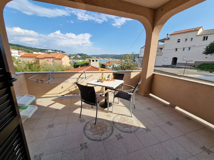 Ferienwohnung für 3 Personen, mit Balkon/Terrasse in Kampor