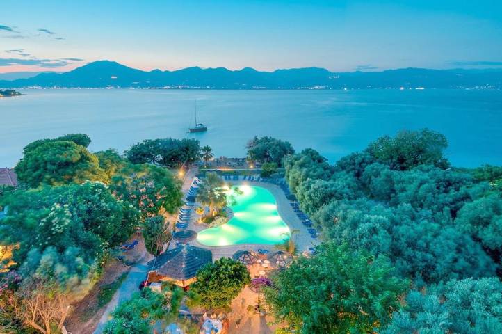 Bungalow, mit Balkon und Terrasse sowie Garten und Kinderpool auf den Peloponnes