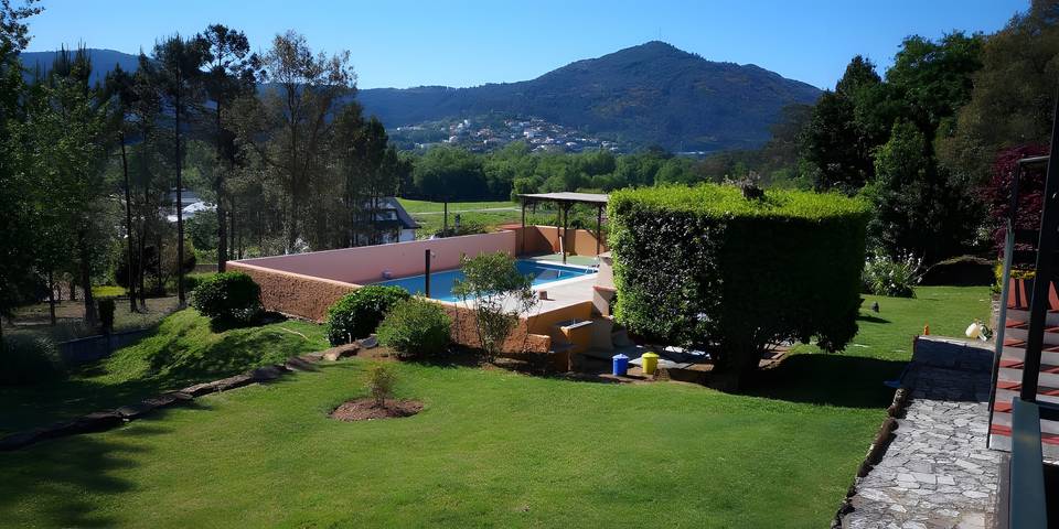 Maison de vacances 'Mino Lodge' avec vue sur les montagnes, piscine partagée et Wi-Fi in O Rosal, Province de Pontevedra