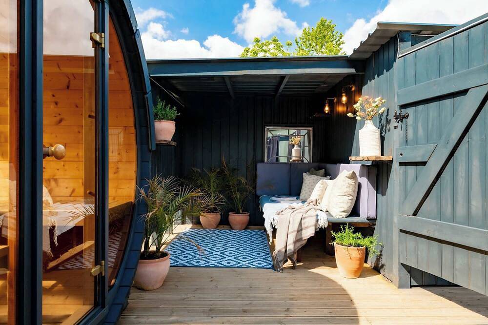 Foxes Den | Hot Tub Stay in the Cotswolds in Wiltshire