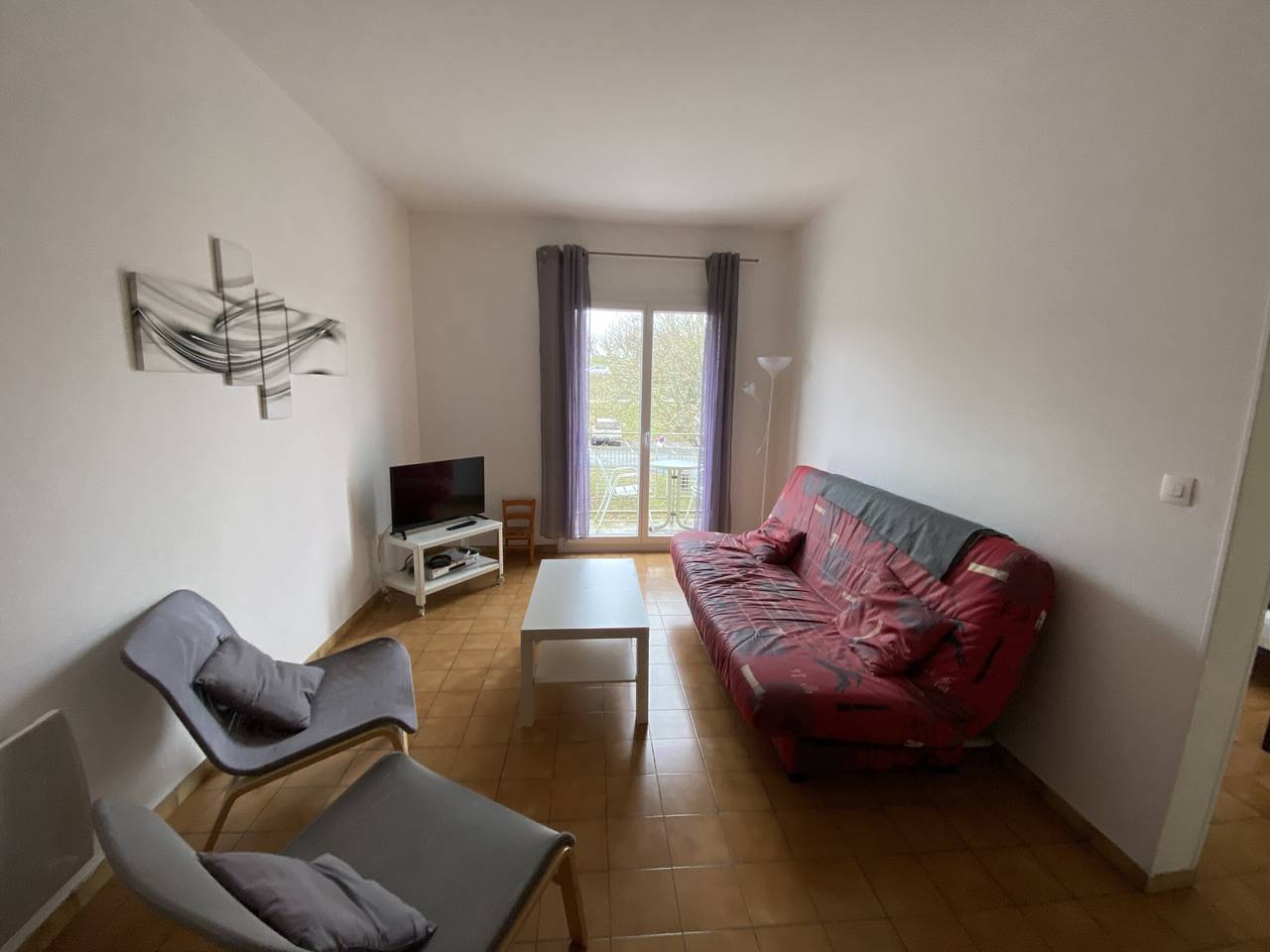 Entire apartment, Central Apartment with Balcony, Wi-Fi & Dishwasher - Near Shops & Spa in La Roche-Posay, Vienne
