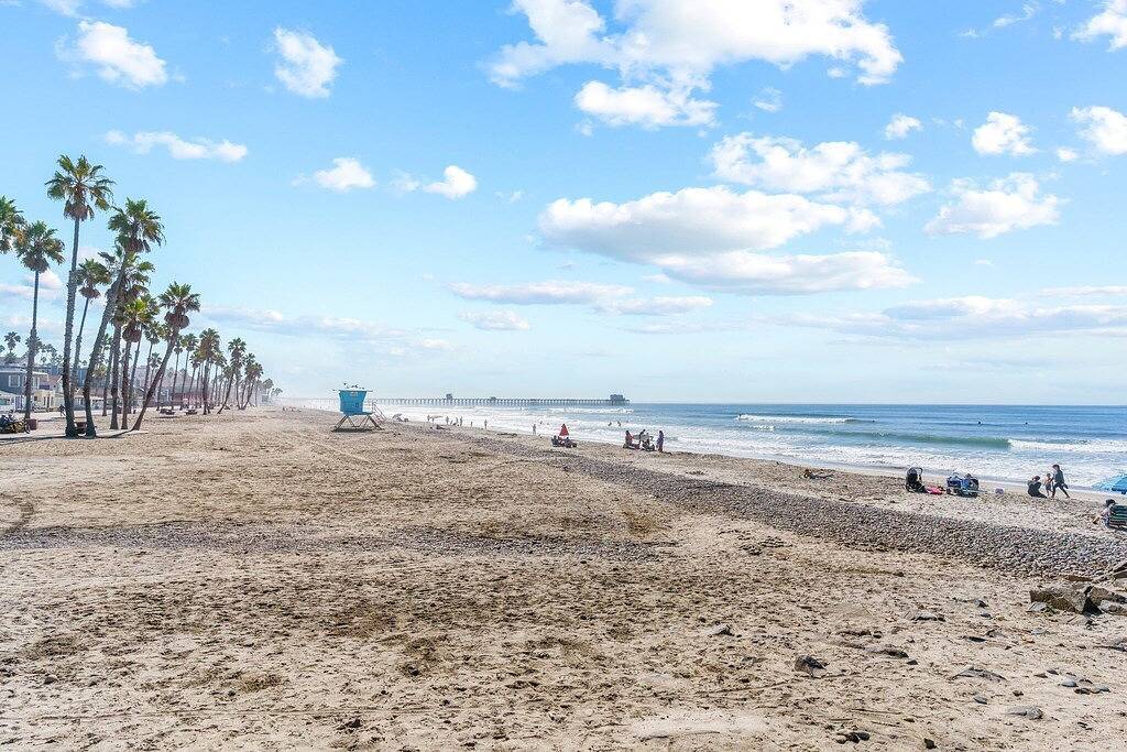 Ganze Wohnung, Oceanfront Condo...Views and sounds of the surf from Balcony and Bedroom in Oceanside, San Diego County