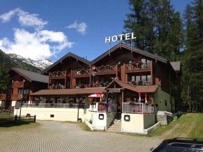 Hôtel pour 4 personnes, avec terrasse et jardin, animaux acceptés