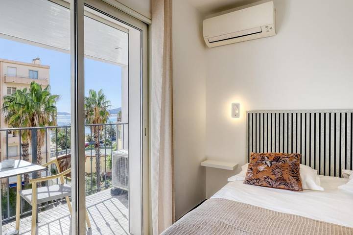 Hôtel pour 3 personnes, avec terrasse, animaux acceptés dans Plage Du Lavandou Le Lavandou - 2