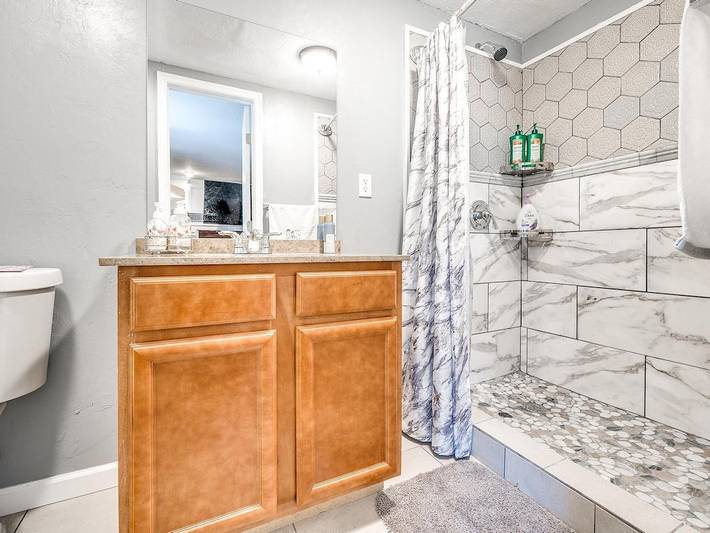 Vacation rental for 20 people, with hot tub and yard in Oklahoma City