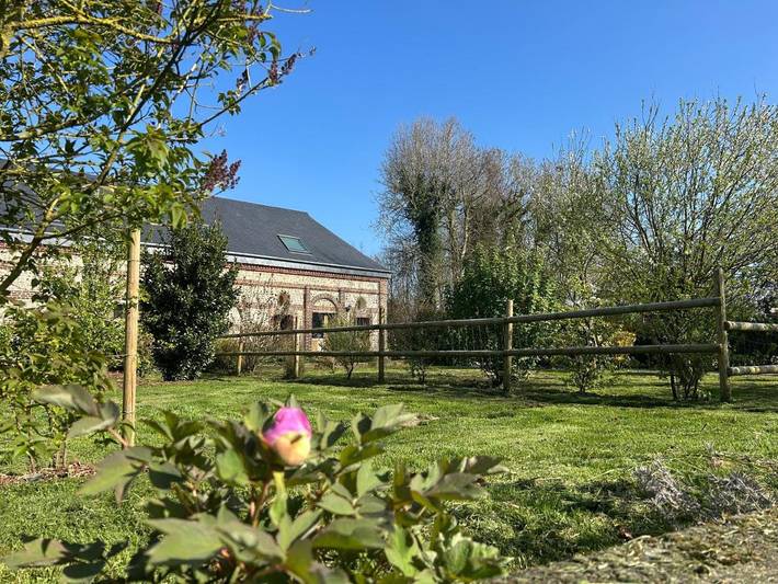 Gîte pour 2 personnes, avec vue ainsi que terrasse et jardin dans Sasseville