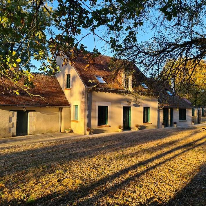 Location de vacances pour 14 personnes, avec vue sur le lac et jardin ainsi que vue et piscine à Mareuil-sur-Cher - 2