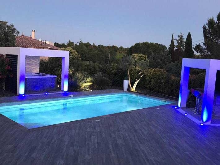 Villa pour 8 personnes, avec piscine ainsi que vue et jardin, animaux acceptés