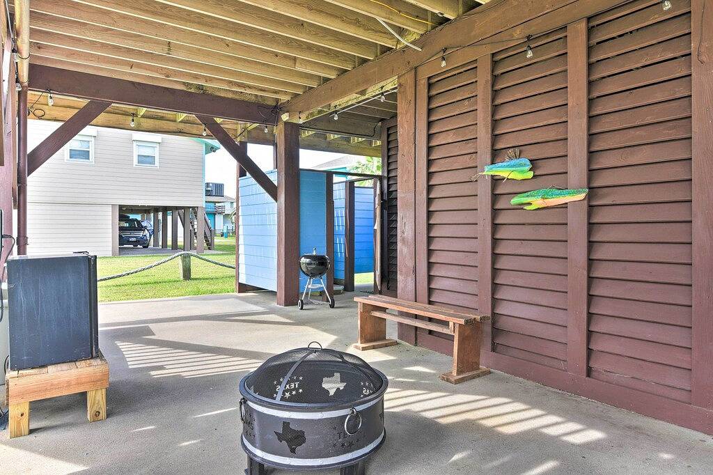 1/2 Mi to Gulf: Family Home in Crystal Beach! in Crystal Beach, Galveston County