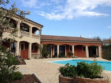 Cottage pour 2 personnes, avec jardin et piscine à Villeneuve-de-Berg