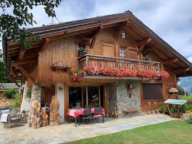 Chalet pour 8 personnes, avec jacuzzi ainsi que jardin et terrasse, animaux acceptés