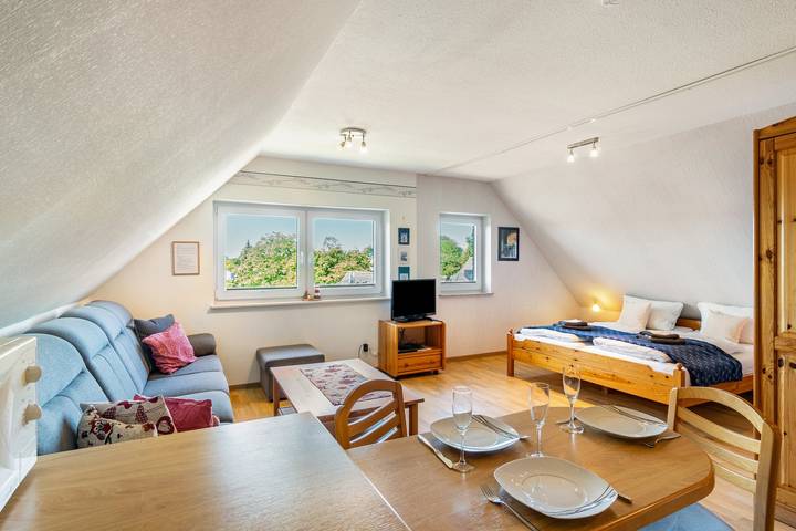 Ferienwohnung für 3 Personen, mit Garten und Sauna in Hooksiel
