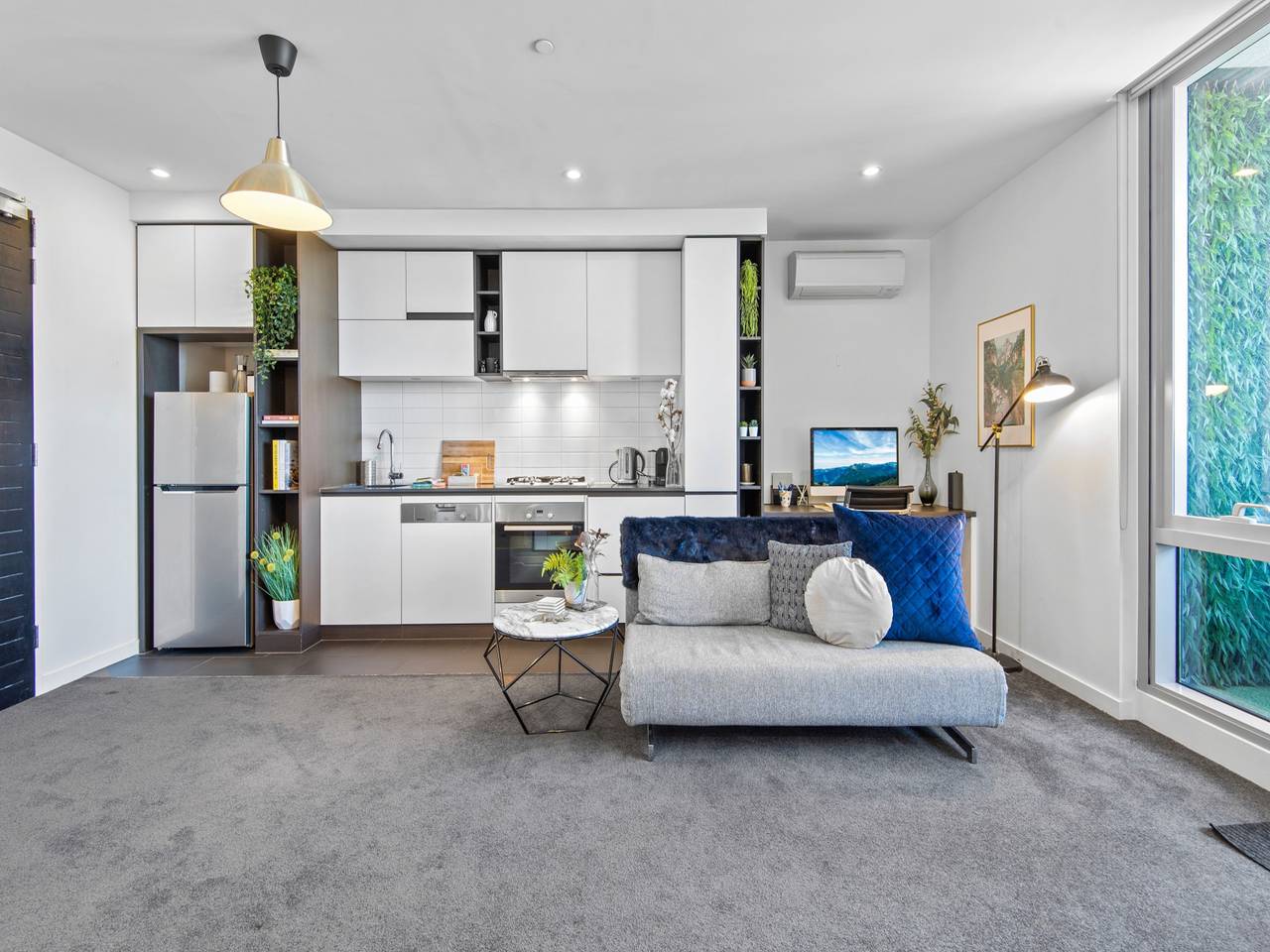 Entire apartment, Chic 1-Bed with Balcony Views and Amenities in South Yarra, Melbourne